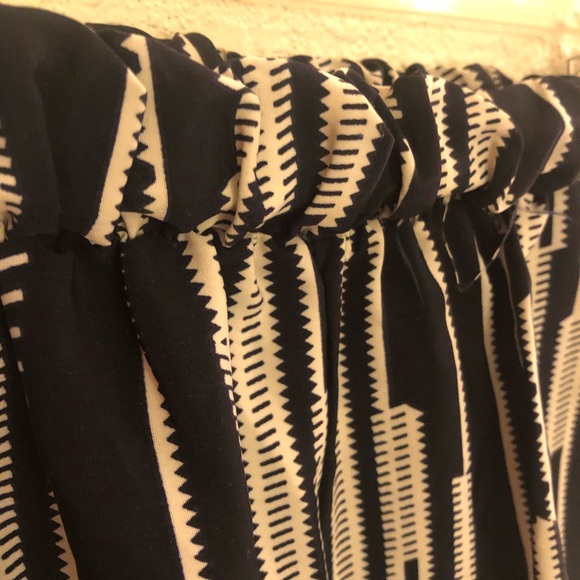 Tyche Boutique Contemporary Shorts - Picture 3 of 5